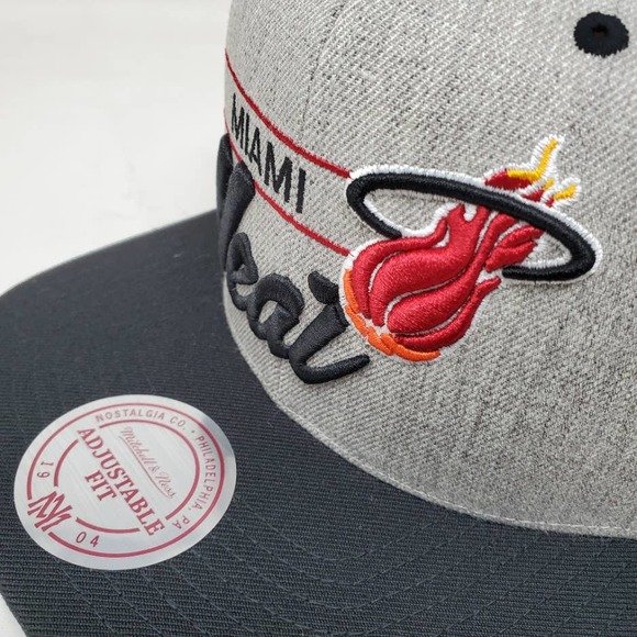 NBA Mitchell & Ness City Bar Script Snapback Cap - Miami Heat - Picture 2 of 5